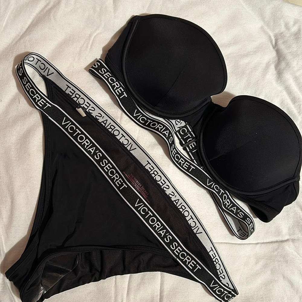 Black Victoria’s Secret bikini